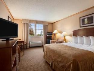 Ramada By Wyndham And Wasserbahn Waterpark Hotel Williamsburg